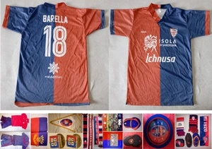 MAGLIETTA n.18 BARELLA - CAGLIARI CALCIO, e altri gadget vari - Foto 1 di 23