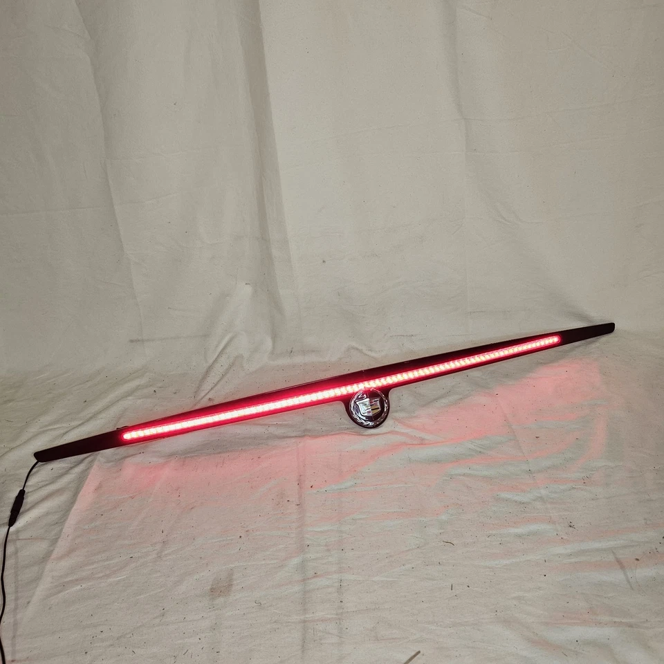 Tercera luz de freno LED central montaje alto OEM 16532259 2005-2011 Cadillac STS Foto 1 de 4