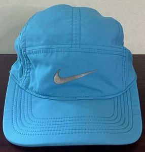 Gorra/sombrero deportivo ligero rendimiento Dri-Fit AW84 azul aguamarina Nike con correa trasera - Imagen 1 de 20