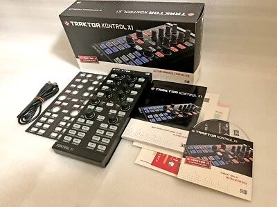 Native Instruments TRAKTOR KONTROL X1 MK1 Decks & Effekte DJ Controller - Bild 1 von 4