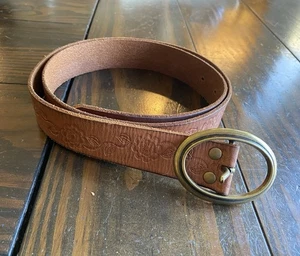 Eddie Bauer Brass Buckle Floral Design Leather Belt Women’s L - Picture 1 of 5
