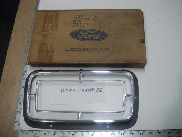 Ford LTD Galaxie 500 XL 1970 luz trasera cromada bisel de moldura de puerta nuevo en stock 2 Foto 1 de 1