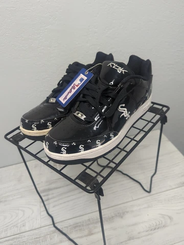 Chicago White Sox Major League Baseball Reebok Size 8  Shoes please look at pic Cover