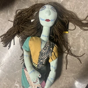 "Pesadilla antes de Navidad Sally 17"" muñeca de trapo pelo castaño peluche Disney TOTALMENTE NUEVO - Imagen 1 de 13