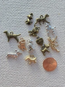 12 Hund Charms verschiedene Anhänger Lot Welpe Hund Antik Silber Gold Bronze Mix - Bild 1 von 6