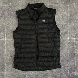 Herren Arc'teryx Cerium LT schwarz Daunen leichte Reißverschluss gefütterte Weste Jacke Gr. M - Bild 1 von 5