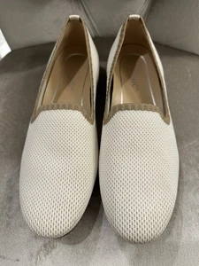 Vionic Womens Willa Knit Loafers Cream/Camel Trim Comfort Old Money Size 6 New - Picture 1 of 5