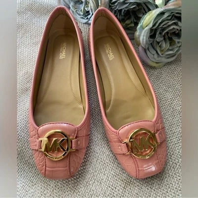 Mocassim Michael Kors blush com detalhes dourados/logotipo Fulton em relevo tamanho 8 - Imagem 1 de 4