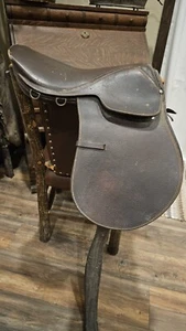 Gold Winner English Saddle/girth/leathers Used 17" - Picture 1 of 8