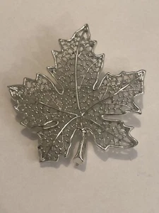 Broche Vintage Sarah Coventry Grande Firmado Enrejado Plata Hoja de Roble MCM Retro - Imagen 1 de 5