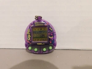Giga Pets Digital Doggie Purple Vintage 1997 Tiger Electronics - Tested Working - Picture 1 of 2