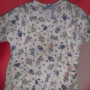 Crest Scrubs Women’s Fary Print Scrubs Top - Picture 1 of 4