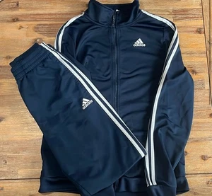 Adidas Regular Fit Kids Track Suit Navy blue Size XL 18/20 - Picture 1 of 4