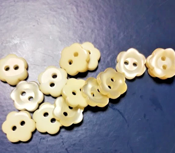 x6  Lemon Flower Shape Baby/Toy  2  hole buttons 1cm - Image 1 of 1