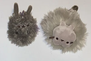 2 Pusheen Bommel Schlüsselanhänger Ring Plüsch Rucksack Clip Hase Katze Kätzchen grau hellbraun - Bild 1 von 4
