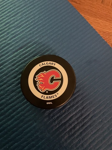 Calgary Flames Inglasco Official Game Puck - Silver Ring Back Cover