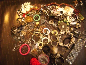 LOTE DE JOYAS DE COLECCIÓN A MODERNAS - Mixto, Diferente Estado, Pieza, Nuevo y Usado, Genuino - Imagen 1 de 8