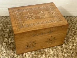 VINTAGE 1990s Indian brass inlaid teak jewellery box star pattern - Picture 1 of 12