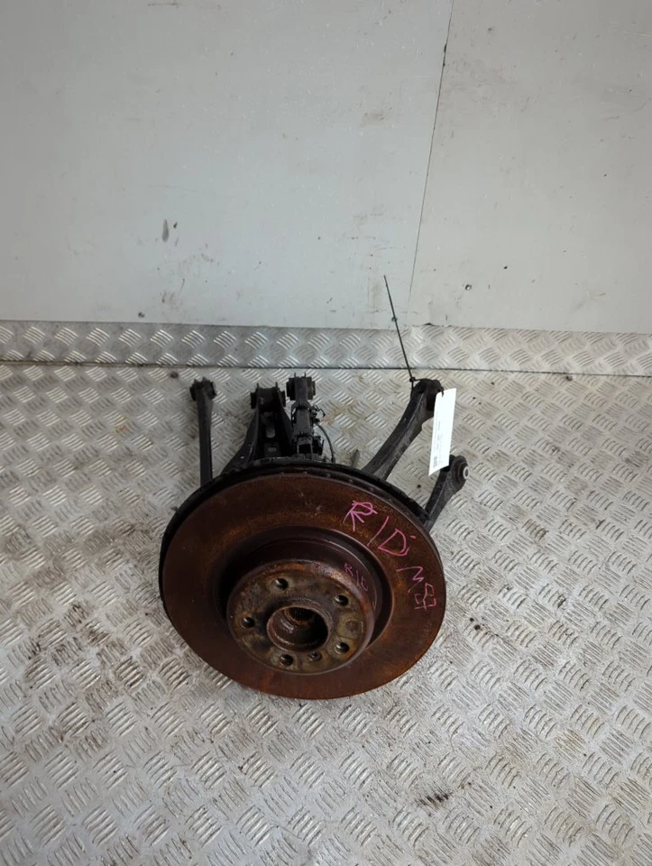 Buje Bmw F20 Serie 1 M Sport 2015-2019 1496 (lado conductor trasero) 7214789 M87 Foto 1 de 4