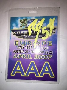 WRESTLEMANIA EUROPE 2007 WWE firmado a mano RVD evento backstage insignia  - Imagen 1 de 4