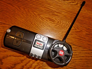 CONTROL REMOTO Maisto Tech escala 1:12 RC 27 MHz ¡FUNCIONA! - Imagen 1 de 8