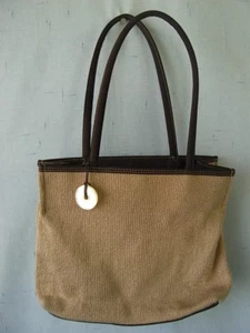 THE SAK hellbraun gehäkelt mit brauner Mikrofaser Organizer Reise Schultertasche, Logo Anhänger - Bild 1 von 6