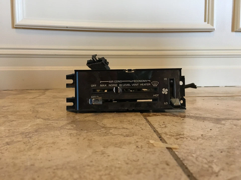 Pontiac Firebird Catalina 6000 1982 aire acondicionado calefacción panel de control aire acondicionado GM Foto 1 de 3