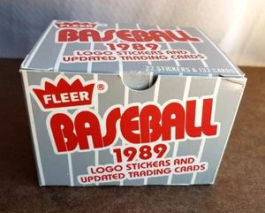 VINTAGE 1989 FLEER BASEBALL 22 LOGO STICKERS & 132 TRADING MLB CARDS Item #594 - Picture 1 of 15