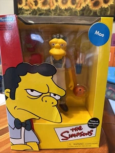 2002 Playmates Simpsons Faces of Springfield Moe Deluxe Actionfigur  - Bild 1 von 9