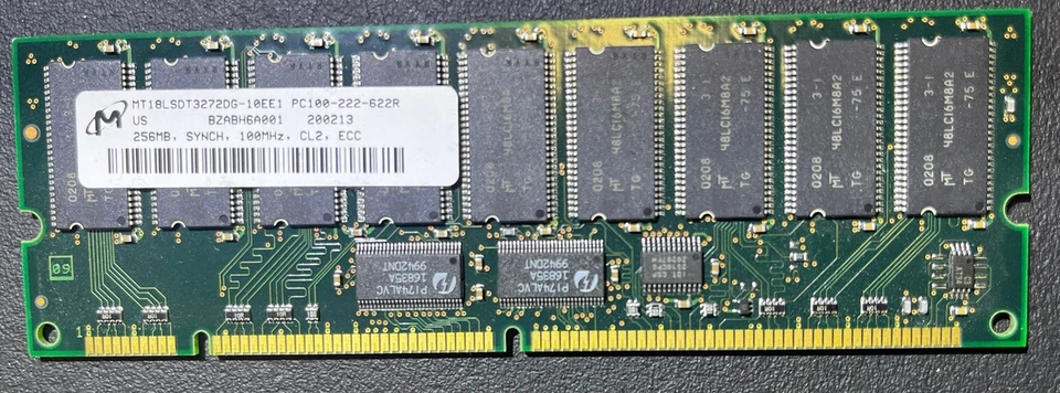 PC100-222-622R 256 MB 100 MHz CL2 ECC Foto 1 de 2