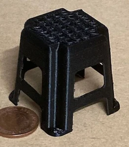 Simple Plastique Noir Tabouret Siège Tumdee 1:12 Miniature Poupée Accessoire - Photo 1/7
