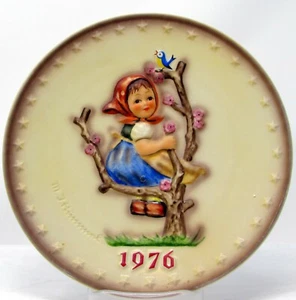 Goebel Hummel 1976 Annual Christmas Collector Plate - Picture 1 of 2