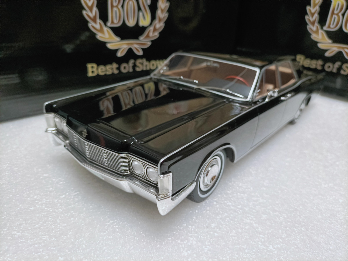 1/18 リンカーン　タウンカー ミニカー ワイヤーホイールカスタム品 1/18 リンカーン タウンカー ミニカー ワイヤーホイールカスタム品 1