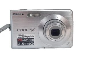 Nikon Coolpix S200 7.1MP Digital Camera - Silver *Faulty Memory Port* (Y4) - Picture 1 of 9