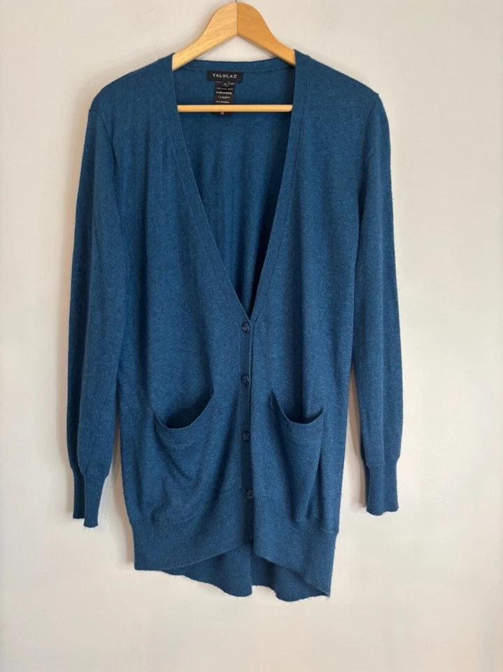 Suéter Cárdigan Aritzia Talula Mezcla Cachemir Angora Cuello en V, Talla S, Verde azulado Foto 1 de 4