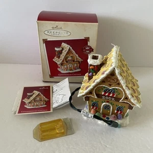 Hallmark Keepsake Gingerbread Cottage Magic Light Fragancia Ornamento 2002 - Imagen 1 de 2