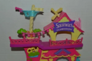Squinkies~Clubhouse~Rosa Giallo~20 minifigure morbide schiacciabili in una palla - Foto 1 di 4