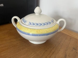 Johnson Brothers Julie Holland Jardiniere Lidded Sugar Bowl Yellow Lemons - Picture 1 of 5