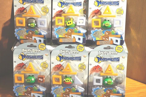 ANGRY BIRDS MASH-'EMS PLAYPACK...Mash'em fig plus 4 accessories-new/sealed Cover