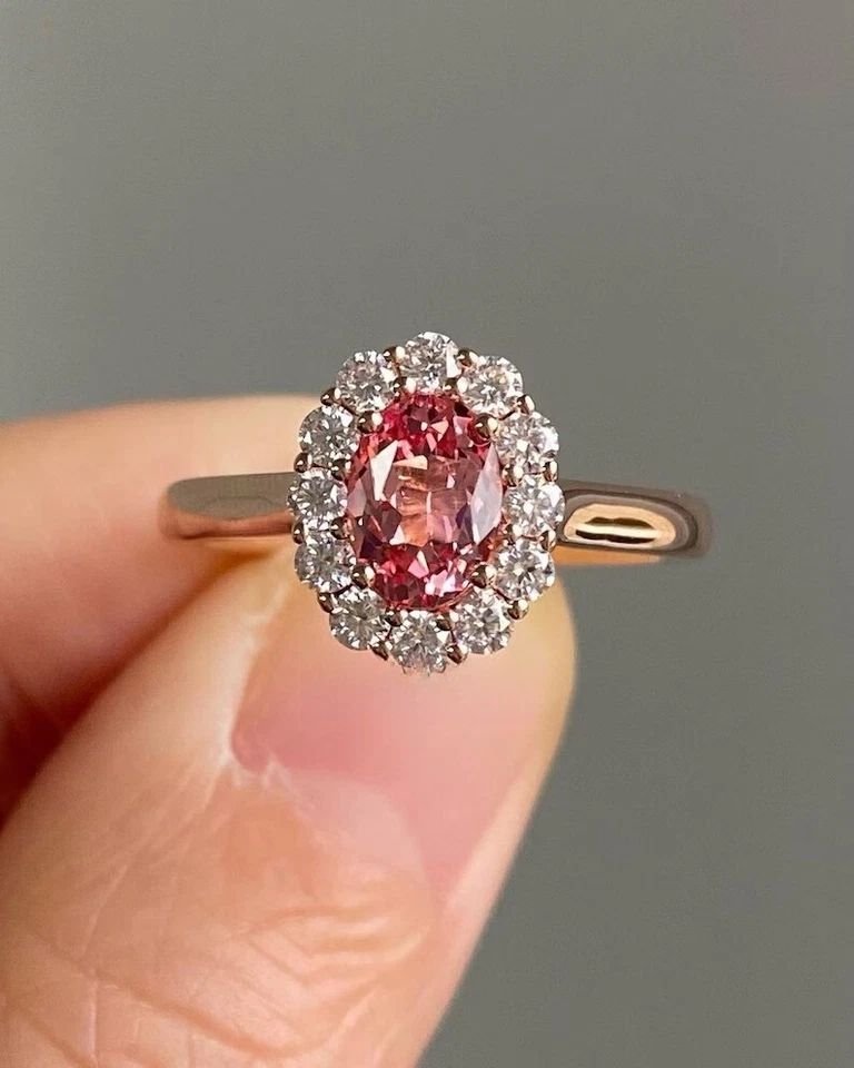 Alianza ovalada de diamantes y zafiro rosa natural ovalada de 2,10 quilates acabado oro rosa de 14 k 6 Foto 1 de 4