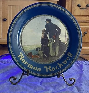 Placa de coleccionista de estaño Norman Rockwell de 10" mirando al mar - Imagen 1 de 7