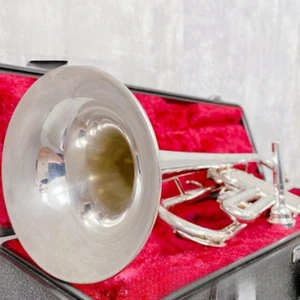 YAMAHA YTR-1320S tromba argento con custodia rigida boccaglio mantenuto usato dal Giappone - Foto 1 di 10