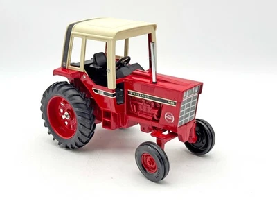 Tractor eléctrico International Harvester 1486 rojo 1/16 Foto 1 de 2