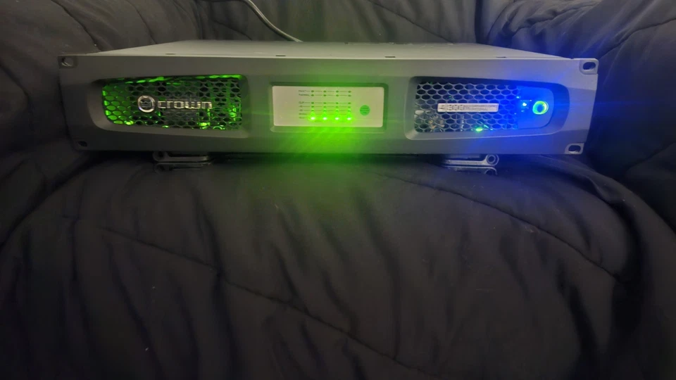 Amplificador de potencia analógico Crown DCI4X300-U-USFX DCI 4/300 Foto 1 de 3