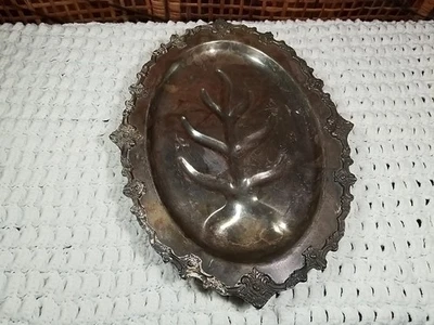 Bandeja de carne ovalada chapada en plata con patas ornamentadas vintage Lunt E-95 con pozo Foto 1 de 4