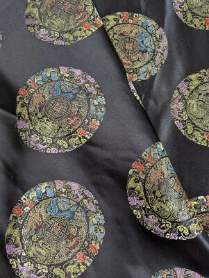 Винтажный традиционный китайский черный искусственный шелк атласная парча дракон медальон тяжелый  - Изображение 1 из 4