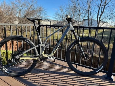 Sensor GT 29" Grande-Carbono, SRAM, DT Ruedas Suiza, Horquilla Lucio y Amortiguador Fox Foto 1 de 4