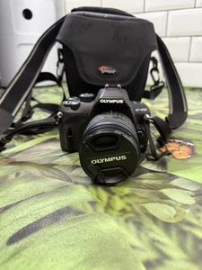 Digital Camera 10mp olympus e-450 with charger & case - Picture 1 of 2