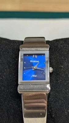 Reloj de vestir y brazalete Armitron 753H esfera azul. Excelente estado, muy bonito Foto 1 de 4