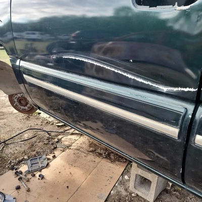 Боковой молдинг передний левый для Chevrolet Silverado 1500 2003-2006 годов выпуска от оригинального производителя - Изображение 1 из 4